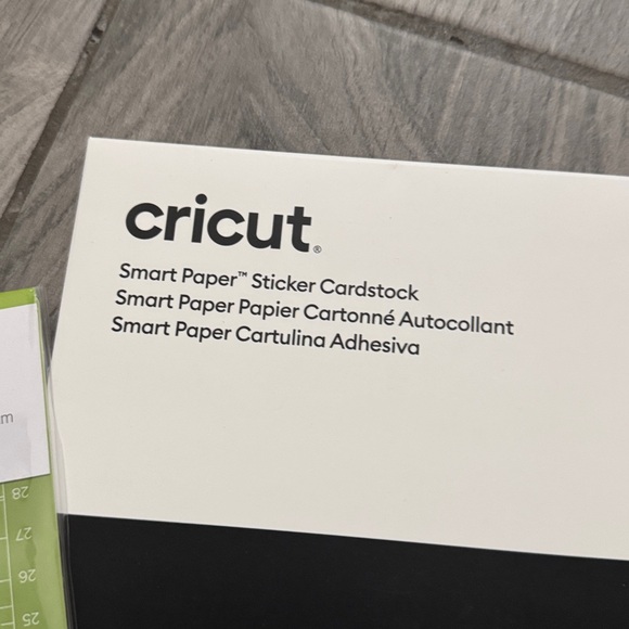 Cricut Bundle 2 Items Grab Bag Lot- Standard Grip Mat & Smart Paper Black Negro - Picture 2 of 5